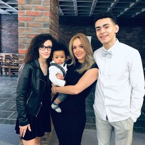 Meet your Posher, Iris